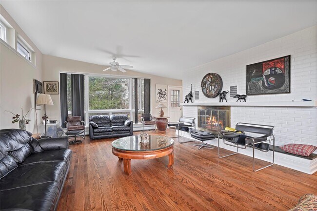 Photo - 28 Sprain Valley Rd