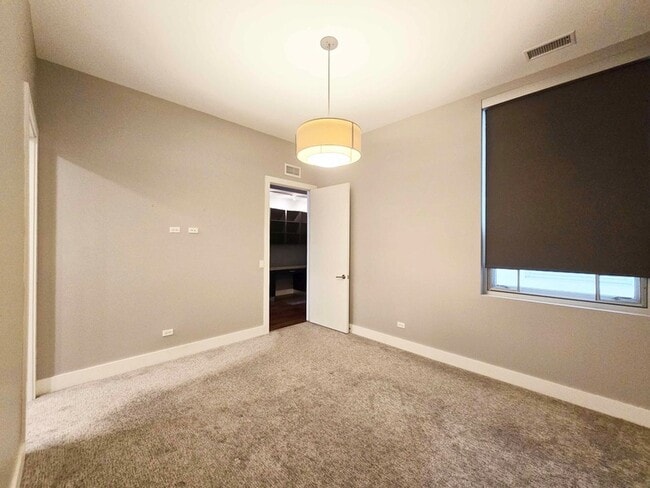 Photo - 1100 W Adams St