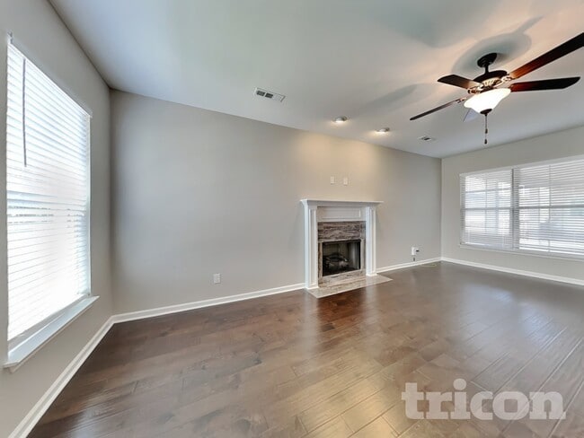 1050 Paddock Park Cir