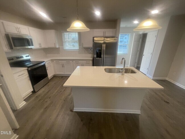 Photo - 1004 Peony Ln