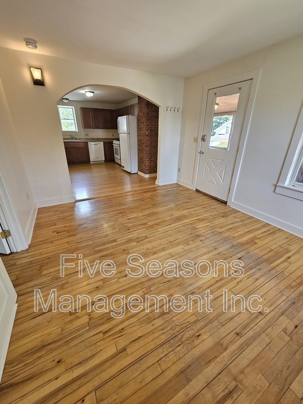 Photo - 49 Intervale Ave