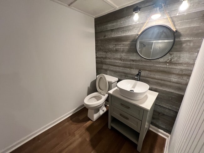 Photo - 695 Mahlep Ln