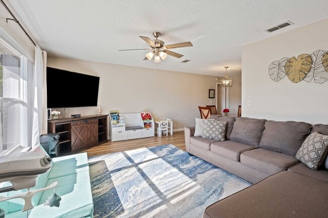 Photo - Spacious 3/2 Single Family Home in Spring ...