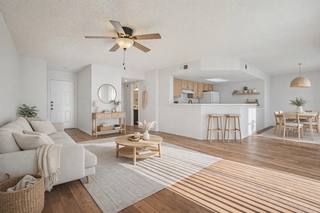 B10 ¡Disponible ahora! - EAST POINT