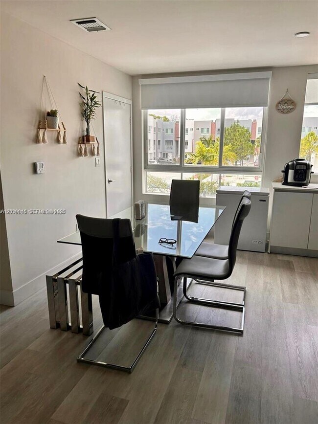 2561 NE 193rd St Unit 1201