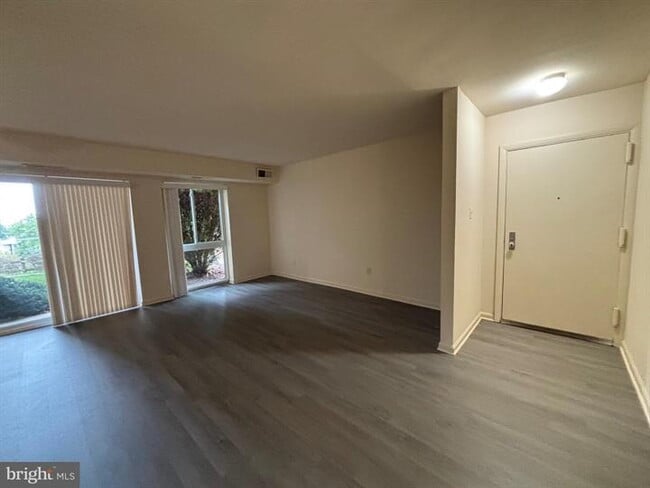 Building Photo - Charming Edsall Bluff Condo: Your Alexandria Oasis Unit A