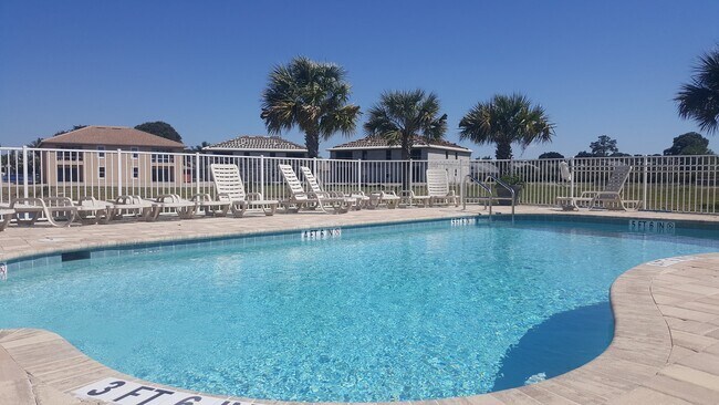 Palmesta Pool - 27490 Palmesta Cir Unit #37