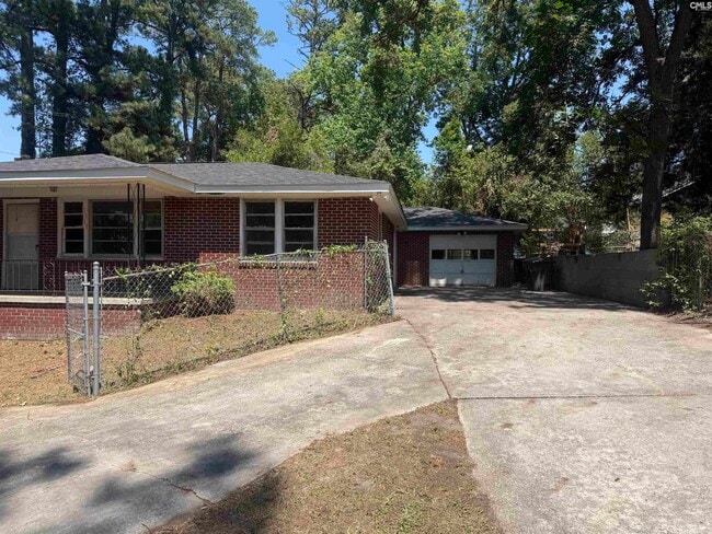 Photo - 1111 Standish St