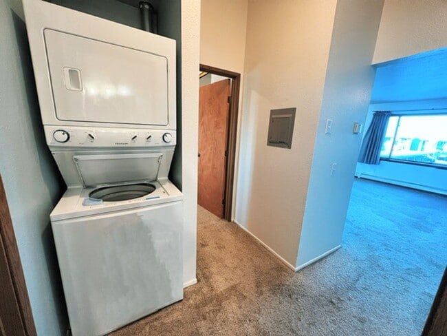 Photo - Spacious & Bright Top Floor Condo in East Anchorage, Close to Base + W/D In Unit!