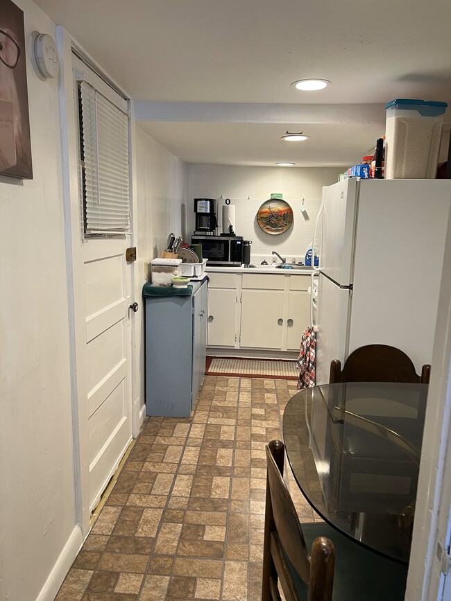 Building Photo - 608 E Fremont St Unit 608 and one half Basement