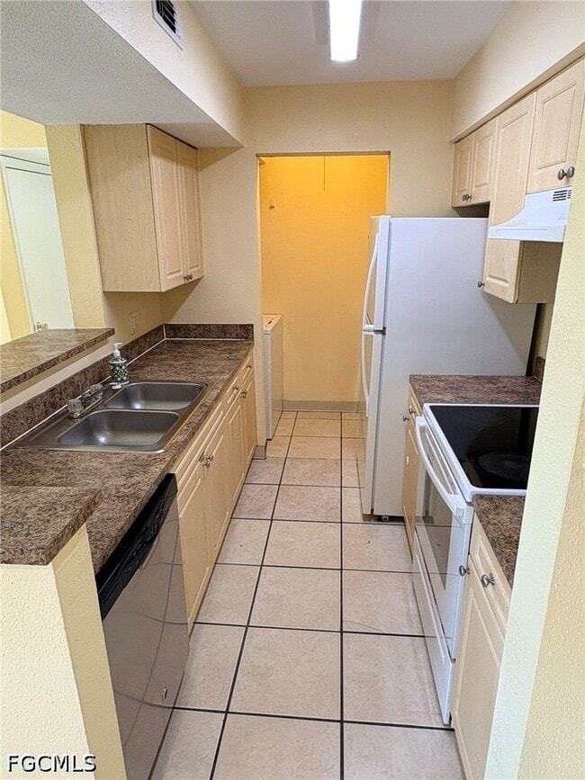 Photo - 2905 Winkler Ave Unit 719