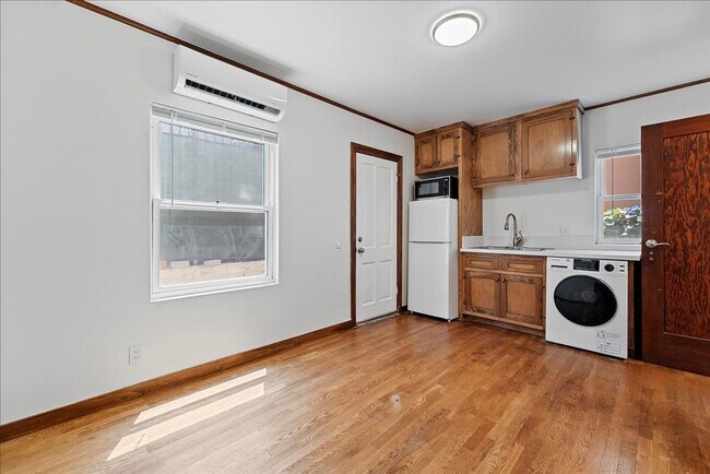 Photo - Studio Apartment With In-Unit Laundry! Unit 322 1/4