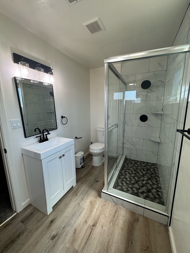 1104 Lincolnwood Cir