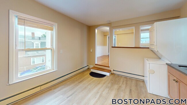 49 Glenwood Rd Unit 1A