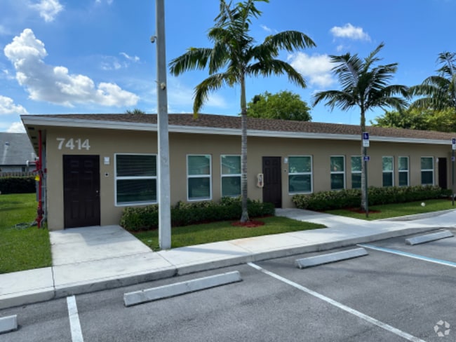 Building Photo - 7400-7414 SW 10th Ct Rental
