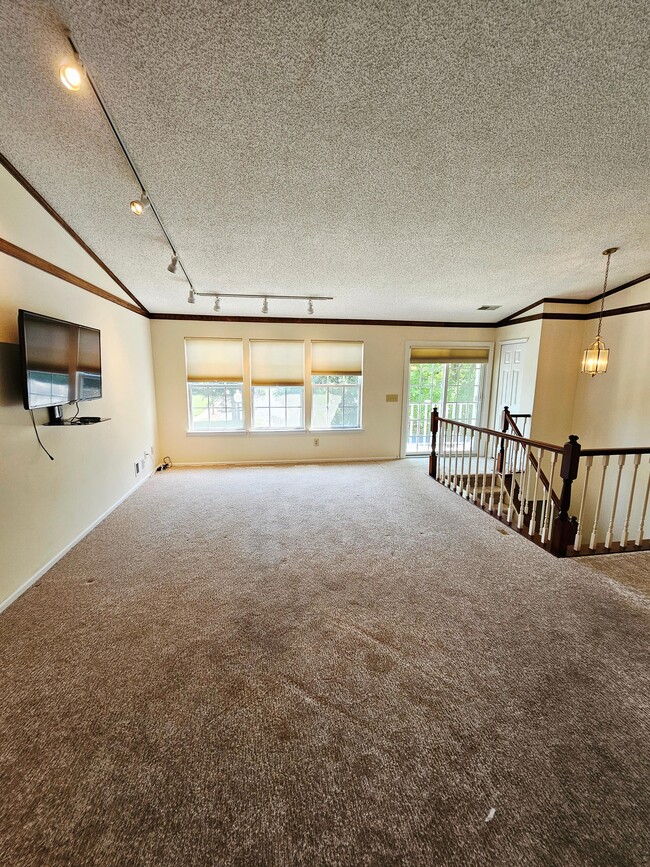 Living Room+Dining - 1990 Mattis St Unit 1990 Mattis St