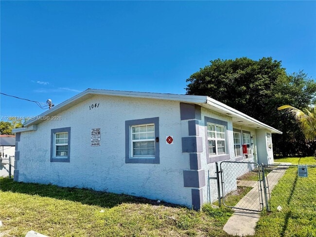 Building Photo - 1041 NW 7th Ct Unit 2