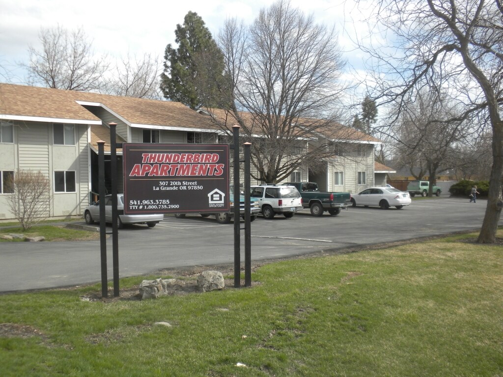 Thunderbird Apartments - Thunderbird Apartments