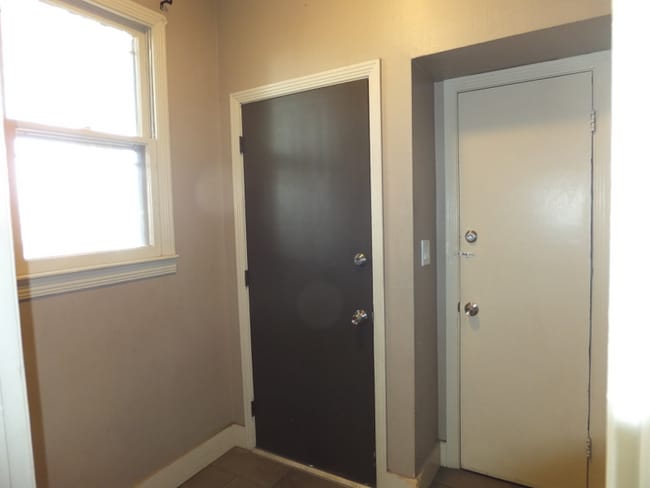 Photo - 837 Oxford Ln Unit 101