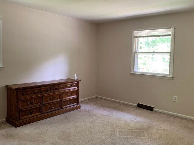 Bedroom - 301 Lehigh Rd N