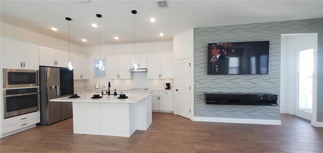 736 Yukon Ln