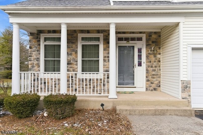 Photo - 7 Harvard Cir