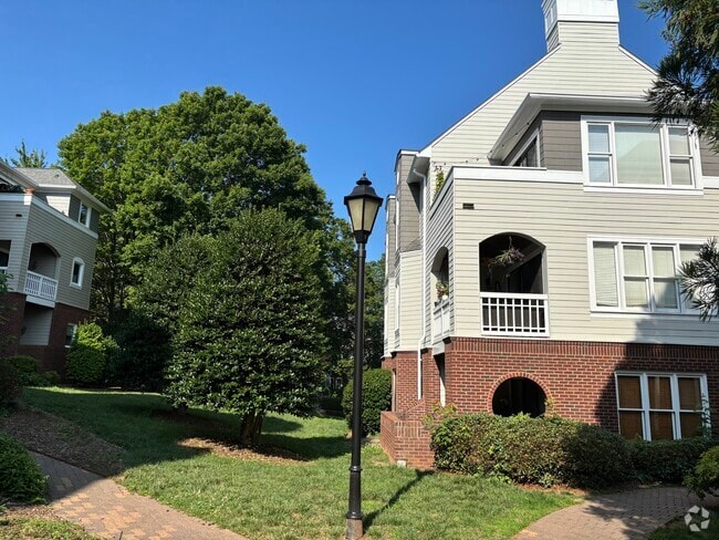 Building Photo - 1021 Brighthurst Dr Unit 204 Rental