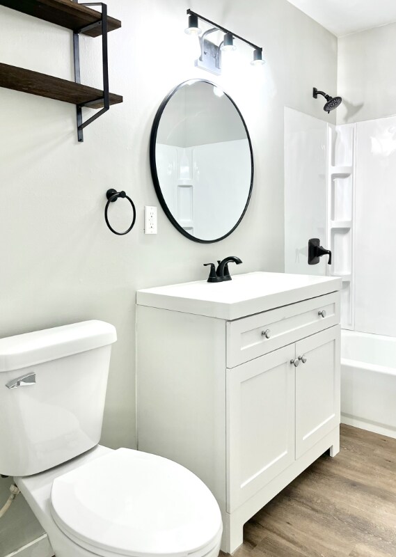 Photo - 2940 La Salle Ave