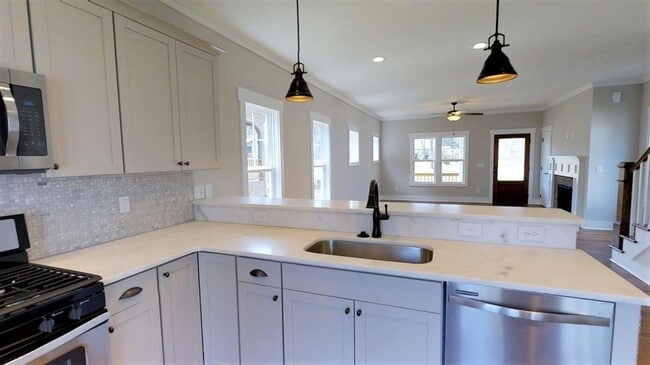 Photo - 209 Springwood Way