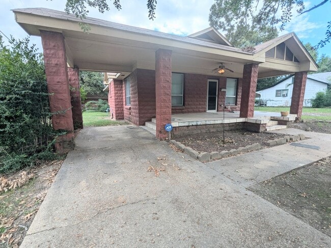 Coming Soon! 3 Bed, 1 Bath on Arkansas Side - Coming Soon!  3 Bed, 1 Bath on Arkansas Side Casa