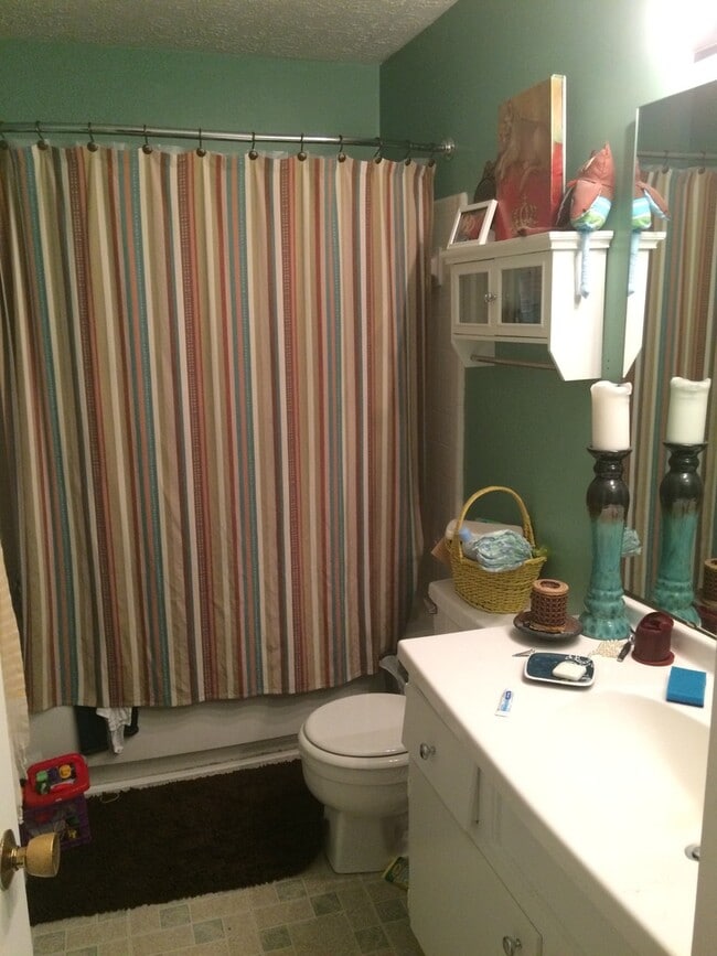 Photo - Spacious 3 Bedroom 2.5 Bath Townhome with Community Pool!!