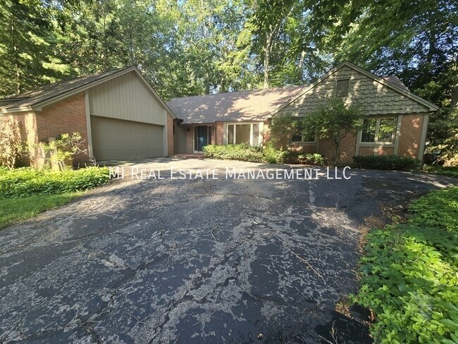 1268 Oakhampton Rd