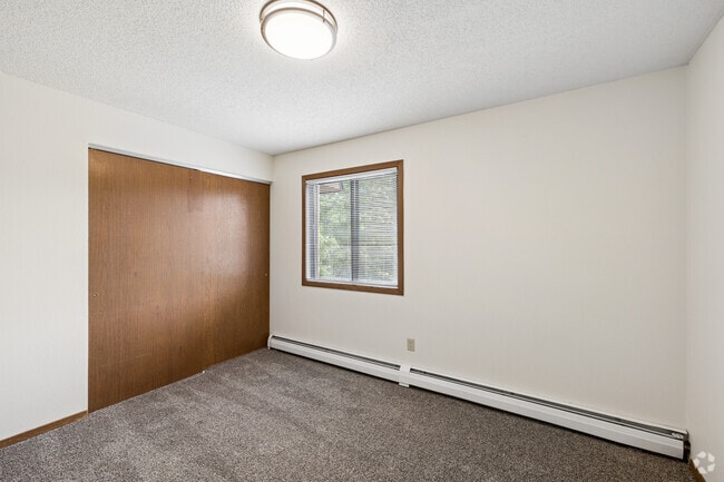 A 2BR, 1BA - 913SF - Primary Bedroom