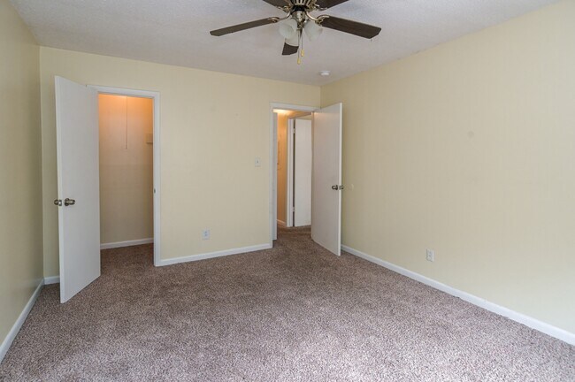 Photo - 2225 Golf Rd SW