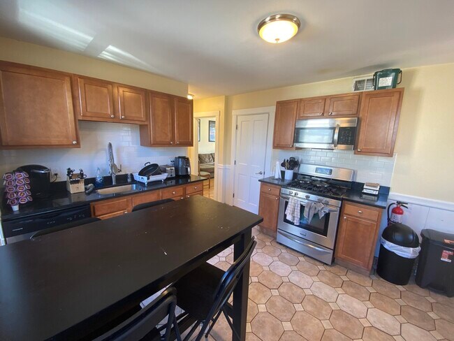 176 Elm St Unit 3