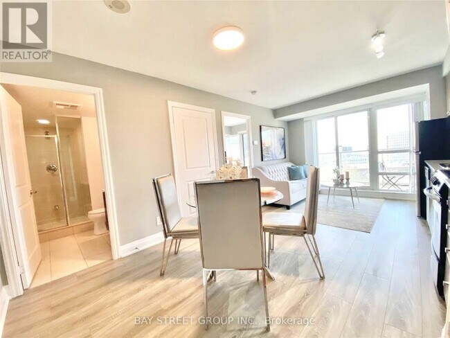 Photo - 2015 Sheppard Ave E Unité 801