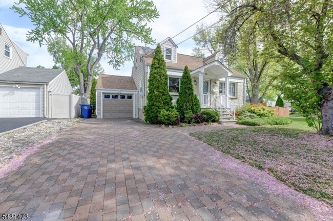 Photo - 72 Colonial Dr