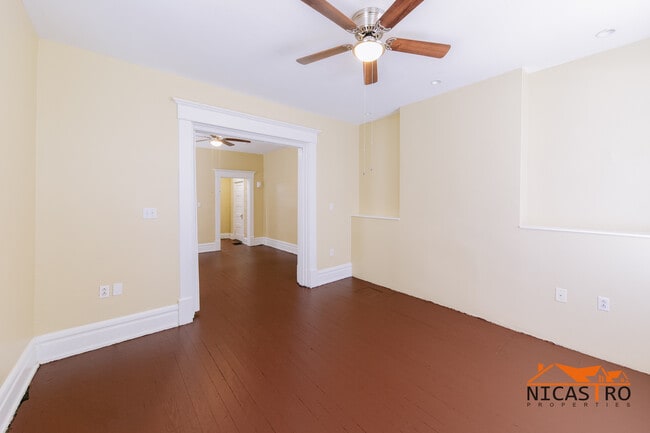 Photo - 172 E 11th Ave