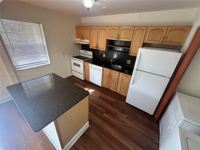 Photo - 3033 NW 68th St Unit 12E