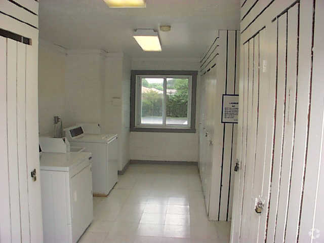 Lavandería - LawnFair Apartments