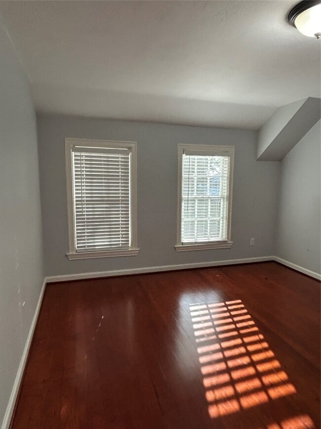 Building Photo - 2 Bayvilla Dr Rental