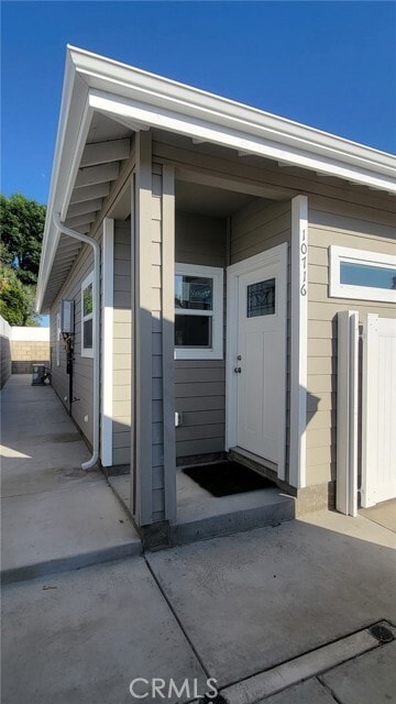 Building Photo - 10716 Valley View Ave Rental