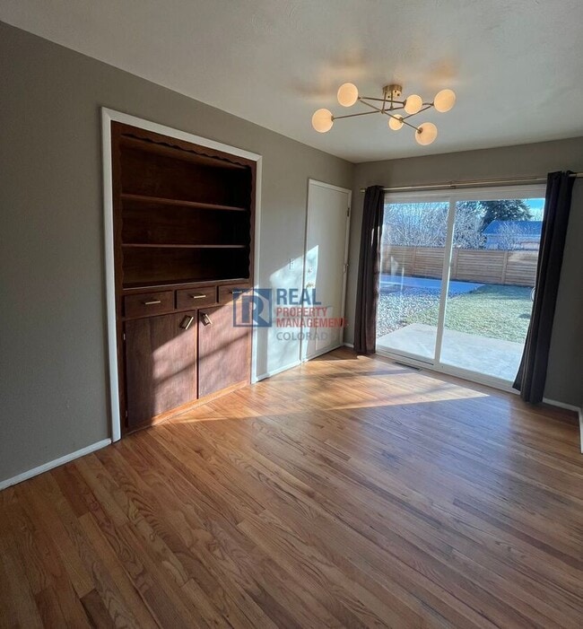 Photo - 2013 W Lake St