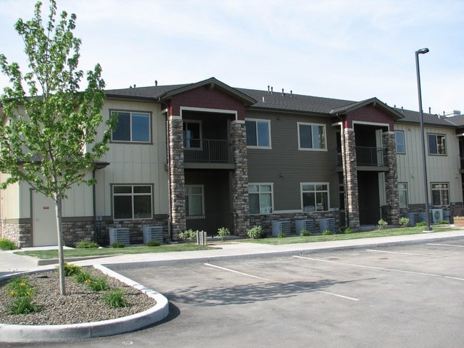 Photo - Vineyard at Eagle Promenade