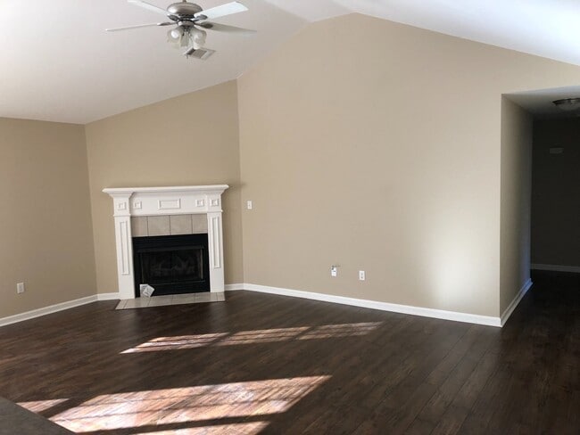 Photo - 327 Autumn Dr