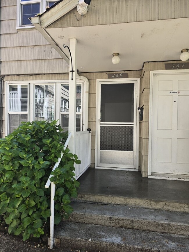 Photo - 449 NE Winchester St