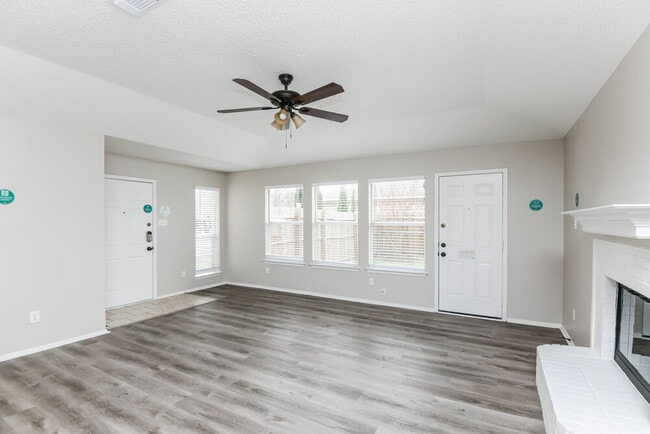 Photo - 1504 Woodhall Way