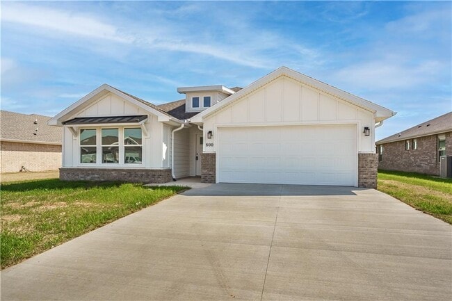 Photo - 800 Lewis St