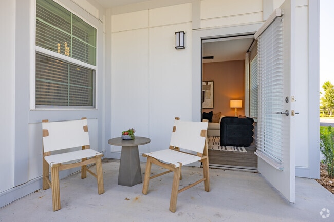2BR, 2BA - 1,031SF - Balcony