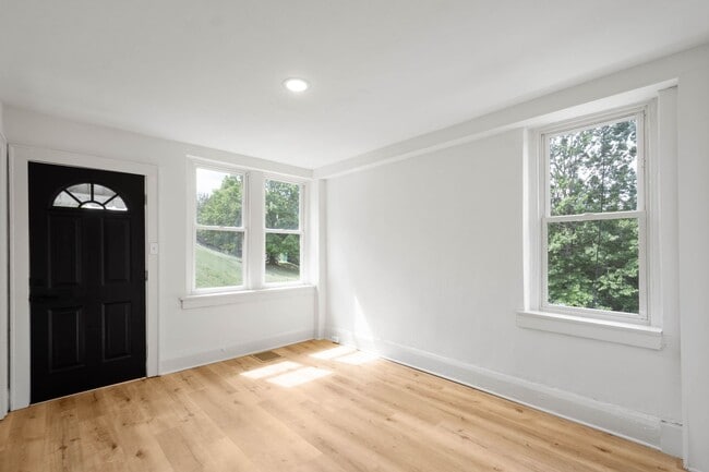Photo - AVAILABLE NOV 1ST! FULLY RENOVATED 1-bedro...